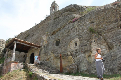 Iglesa rupestre de los Santos Justo y Pastor, en Olleros de Pisuerga (Palencia)-Ical