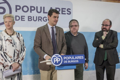 Los procuradores del PP Irene Cortes, Ángel Ibáñez, Alejandro Vázquez y Máximo López, ayer, en Burgos.-SANTI OTERO