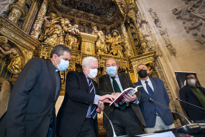 La presentación del libro se llevó a cabo en la capilla de los Condestables de la Catedral. TOMÁS ALONSO