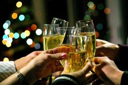 Los restaurantes están «a tope» para este mes de diciembre con las celebraciones de Navidad. ECB