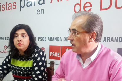 Los socialistas Luis Briones y Mar Alcalde.-L. V.