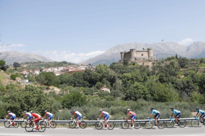 Los ciclistas de la Vuelta al inicio de la novena etapa.-LA VUELTA / PHOTOGOMEZ SPORT