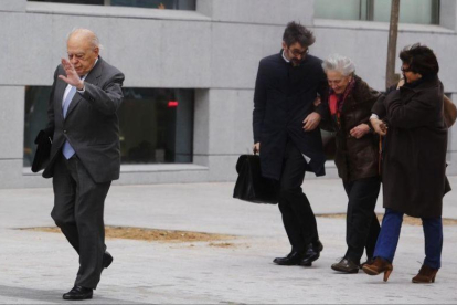 Jordi Pujol y su esposa, a su llegada a la Audiencia Nacional para declarar, en febrero de este año.-AGUSTIN CATALAN