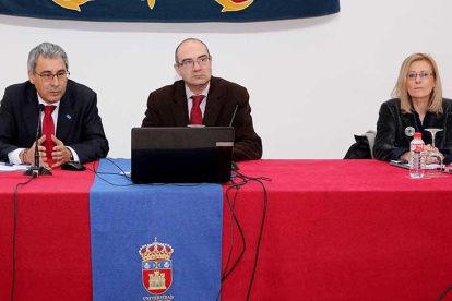 José Ángel Domínguez, José María Cámara y Consuelo Saiz, ayer en la jornada de presentación.-ECB