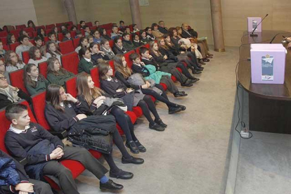 Cerca de 150 alumnos de Educación Primaria de nuevo centros educativos de Burgos y provincia acudieron a la sede la Junta a completar el trámite.-S. OTERO