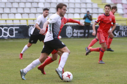 Jagoba Beobide en acción en el choque del pasado domingo ante la Real Sociedad B-Raúl G. Ochoa