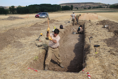 Excavación arqueológica en Carrecastrillo, a los pies del Cerro Castarreño. JOSÉ COSTA.