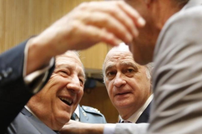 El ministro del Interior, Jorge Fernández Díaz, y el director del CNI, Félix Sanz Roldan.-AGUSTÍN CATALÁN