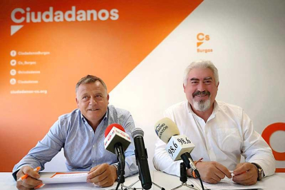 Lorenzo Rodríguez y José Ignacio Delgado, ayer, en la sede de Ciudadanos en Burgos.-ECB