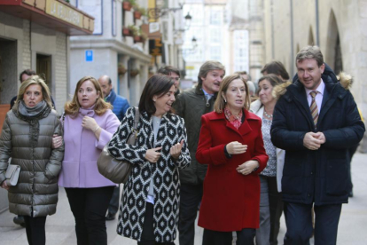 La ministra de Fomento junto a candidatos por Burgos al Congreso y al Senado y el alcalde-RAÚL G. OCHOA