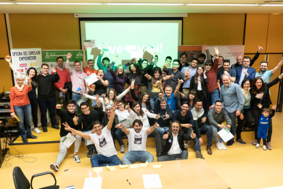 Foto de grupo de la IX edición del Startup Weekend Burgos. ECB