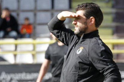 Fernando Estévez durante el choque ante el Atlético B.-SANTI OTERO
