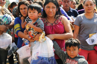 En Guatemala, la segunda caravana de emigrantes hondureños que atraviesa ese país retomó hoy su recorrido hacia Guastatoya desde Zacapa, con el objetivo de llegar a Estados Unidos como destino final.-GETTY IMAGES NORTH AMERICA