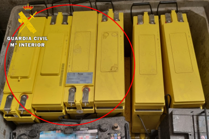 Detenido por robo de cuatro baterías en un centro de telecomunicaciones. GUARDIA CIVIL