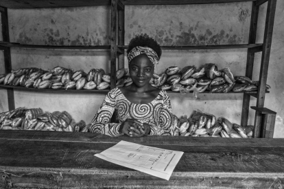 Eduardo Margareto / ICAL. Kadette Francine es la responsable de la cantina de Rutshuru donde se vende el pan del Centro de Desarrollo. Desde Proyecto Rubare ayudan a las mujeres con puestos como el de venta de pan, para que puedan tener capacidad económica para sacar adelante a sus familias.