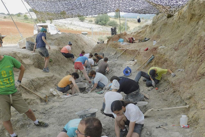 En la excavación han participado 25 personas procedentes de diferentes puntos de España, Francia e Italia, así como voluntarios de la zona-CAS