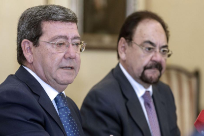 El presidente de la Diputación, César Rico, junto al máximo responsable de Sodebur, Ángel Guerra.-ISRAEL L. MURILLO