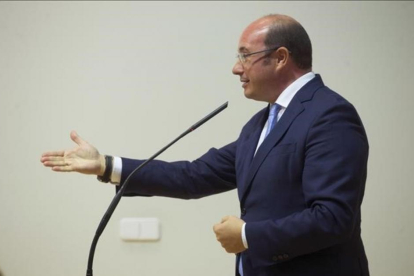Pedro Antonio Sánchez, durante una rueda de prensa en Cartagena, el pasado 30 de marzo.-EFE / MARCIAL GUILLEN