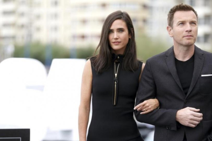 Ewan McGregor y Jennifer Connelly, en San Sebastián, donde presentan en la sección oficial a concurso 'Pastoral americana'.-EFE / JUAN HERRERO