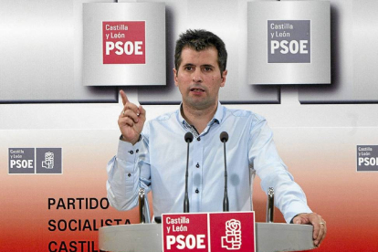 El secretario general del PSCyL-PSOE, Luis Tudanca, en la reunión de la nueva ejecutiva del PSOE-J.M.Lostau