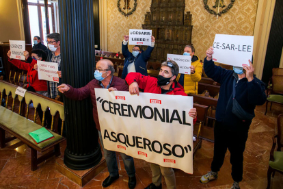 Nueva protesta de trabajadores en la Diputación. TOMÁS ALONSO