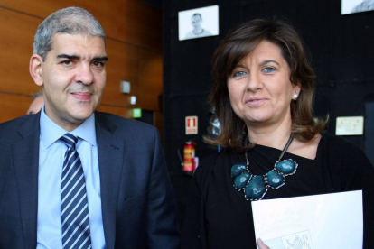 La viceconsejera de Política Económica, Empresa y Empleo, Begoña Hernández, y el director del Centro de Telefónica I+D, Antonio Ferreras, inauguran la jornada técnica de FI-WARE para el desarrollo de Internet del Futuro a través de una plataforma-Ical