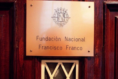 El edificio que alberga de las oficinas de la Fundación Francisco Franco.-DAVID CASTRO