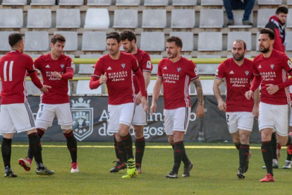 El CD Mirandés afronta un importante encuentro en tierras vascas.-SANTI OTERO
