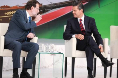 Mariano Rajoy conversa con el presidente mexicano, Enrique Peña Nieto, en el foro de Veracruz.-Foto: EFE / MAURICIO DUEÑAS
