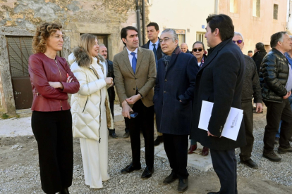 ÁLBUM DE FOTOS. Suárez Quiñones ha visitado los pueblos afectados en la provincia de Burgos por el  expansivo incendio de agosto