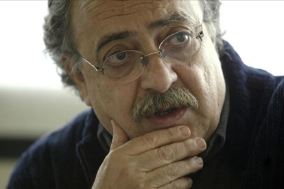 El productor y cineasta Pedro Costa, durante un rodaje en el 2004.-DAVID CASTRO