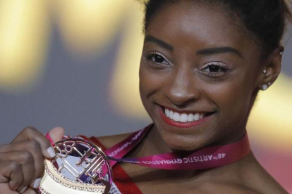 Simone Biles, con el oro ganado en salto.-AP / VADIM GHIRDA