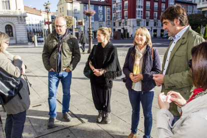 Los periodistas alemanes fueron recibidos por Fernando Gómez. Hoy finaliza su viaje.-RAÚL G. OCHOA