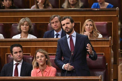 Pablo Casado, durante su intervención en la segunda y última sesión de control al Gobierno.-FERNANDO VILLAR / EFE