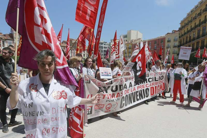 Imagen de la protesta de ayer en la Plaza Mayor.-RAÚL G. OCHOA