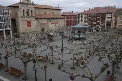 La plaza Mayor de Briviesca está completamente peatonalizada, salvo parte de la anexa calle Mayor.-G. G.