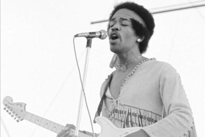 Jimi Hendrix empezó su actuación en Woodstock el lunes a las nueve de la mañana.-