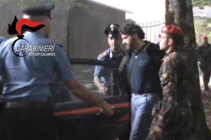 Detención el pasado año del jefe de la Ndrangheta, Ernesto Fazzalari, en Calabria.-EFE