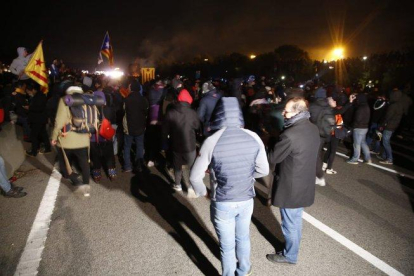 Manifestantes de Tsunami Democràtic cortan la AP-7 en Salt.-JOAN CASTRO / ICONNA