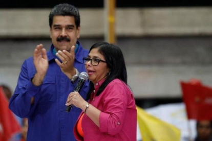 Nicolás Maduro y Delcy Rodríguez.-MARCO BELLO / REUTERS