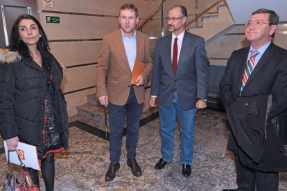 Los actores del entendimiento entre los dos partidos: Javier Lacalle y César Rico, del PP, con Gloria Bañeres y Luis Fuentes, de Ciudadanos.-ISRAEL L. MURILLO