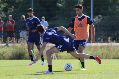 Meseguer completa un ejercicio en un entrenamiento. TWITTER / @CDMIRANDES