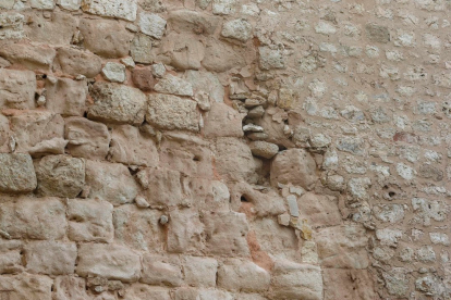 Detalle del estado de la muralla, en las cercanías del Arco de San Martín.