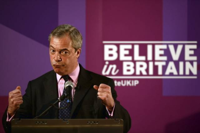 El líder del Partido por la Independencia del Reino Unido (UKIP), Nigel Farage, en un discurso en Hartlepool.-Foto:   EFE / NIGEL RODDIS
