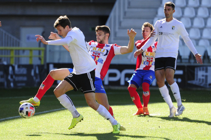 El Burgos CF ya jugó con público su último amistoso de la pretemporada. / ISRAEL L. MURILLO
