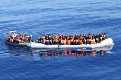 Rescate de la marina italiana en aguas del Mediterráneo el viernes 29 de julio.-EFE / MARINA MILITARE