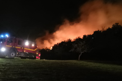 Imagen del incendio que afecta al Valle de Mena. UME