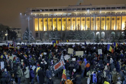 Manifestación contra el Gobierno en Bucarest.-ROBERT GHEMENT / EFE