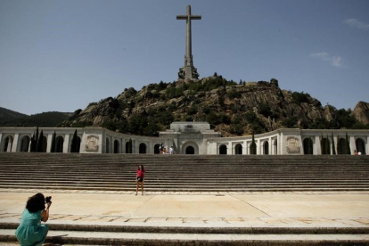 Turistas en el Valle de los Caídos.  /-JOSE LUIS ROCA