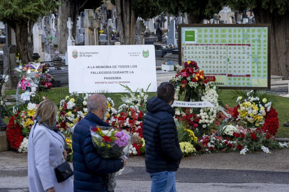 Un día de Todos los Santos en el cementerio de San José de Burgos. SANTI OTERO